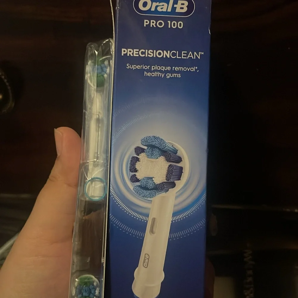Oral B Pro 100 Electric Toothbrush -